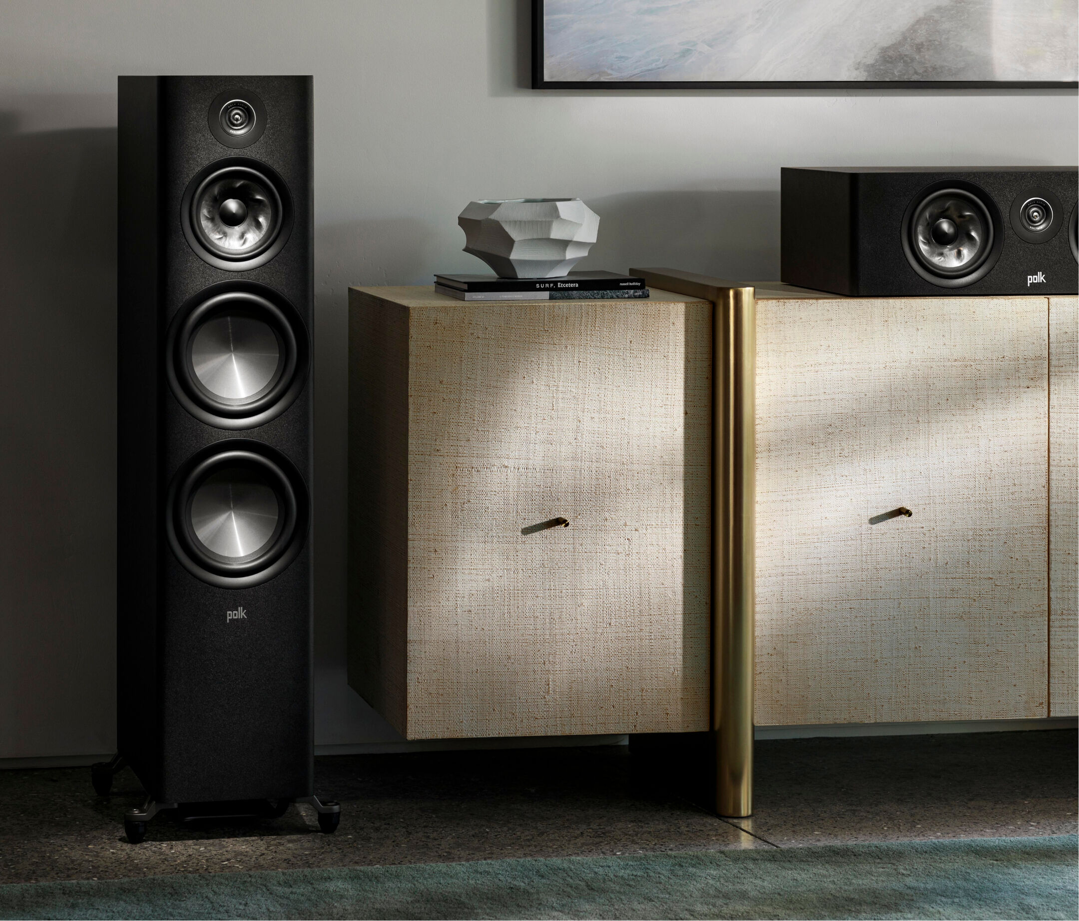 Reserve-R700-Black_Image_in-situ